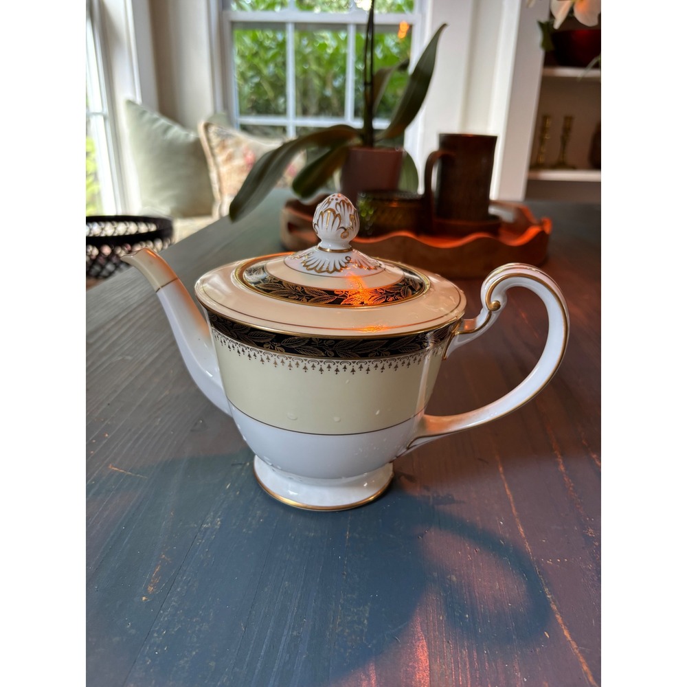 Noritake China Teapot Japan Cream Navy Blue Gold Laurel Leaf Gilt Trim Vintage - Picture 10 of 12